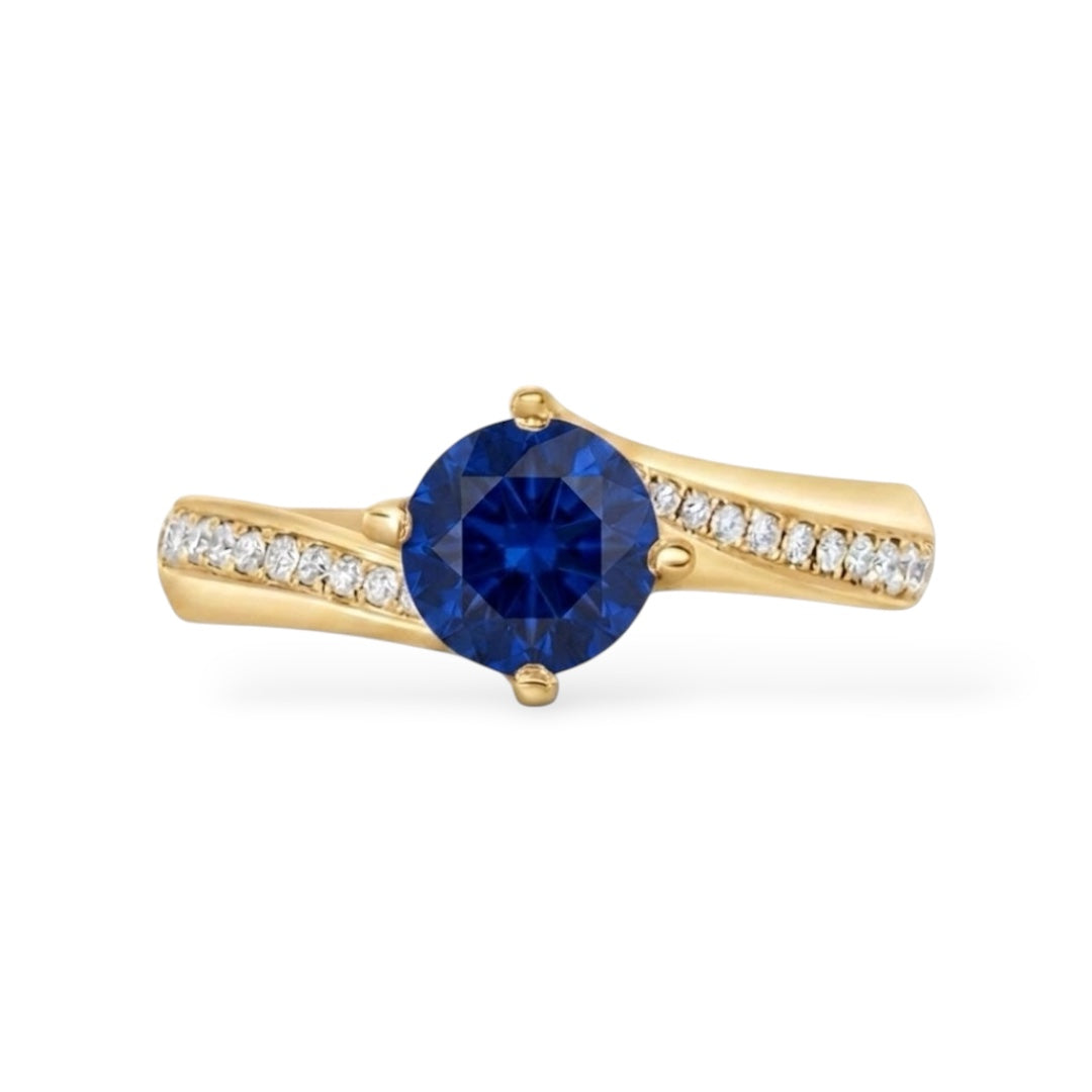 AMI057B Anello con Zaffiro Blu Coltivato in Laboratorio e Pietre Laterali