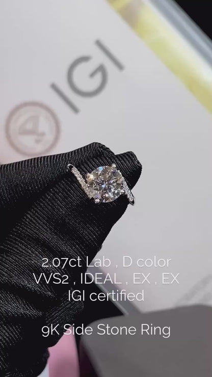 MadisonDia Signature  Sidestone Lab Grown Diamond Ring 18K D VVS1 VVS2 3EX IGI Certified